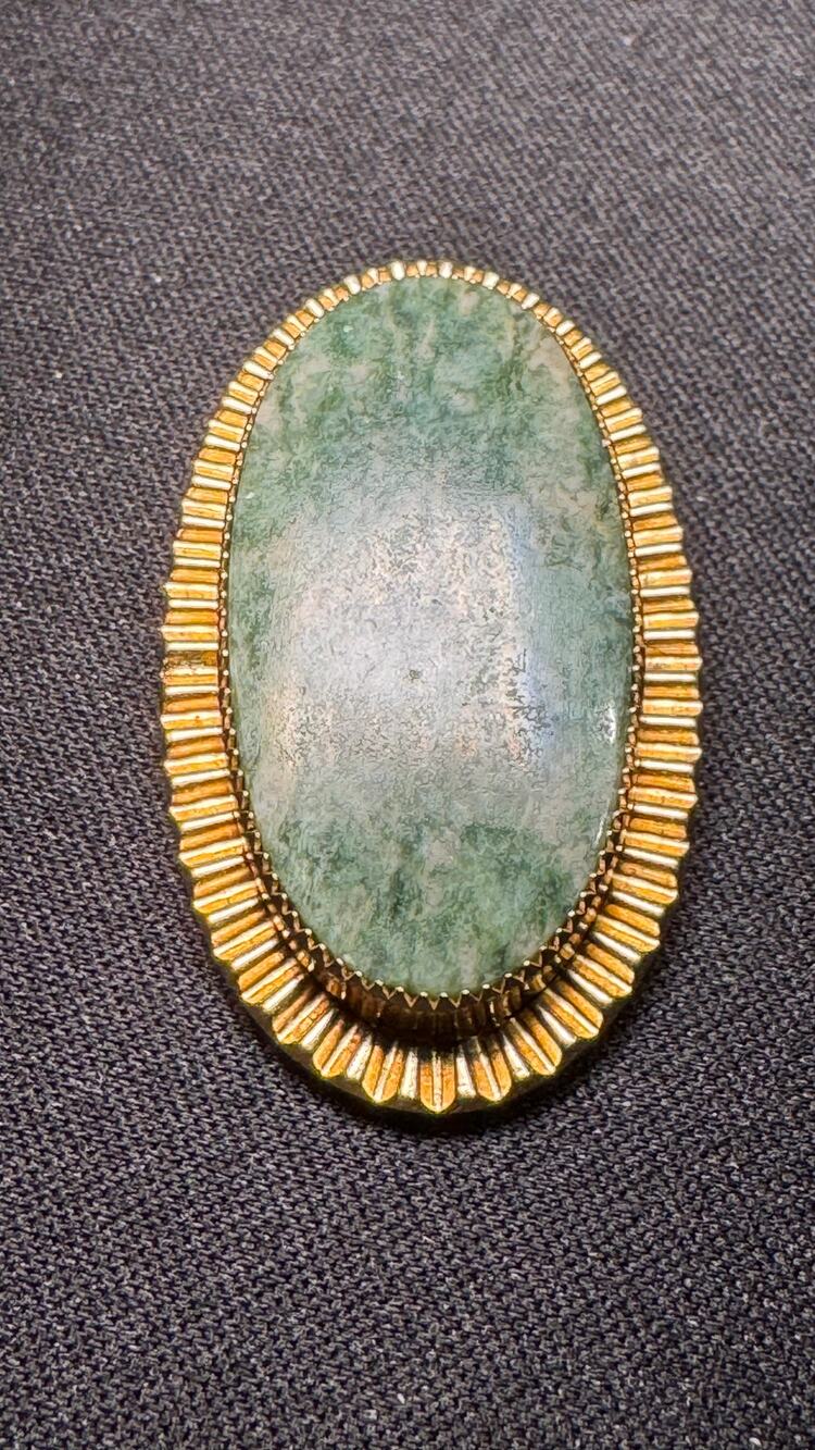 Vintage Green Jade Catamore 12k Gold Filled Scalloped Edge Brooch